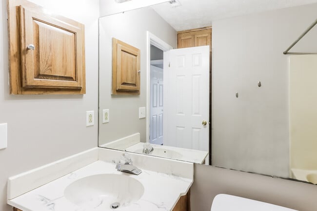 Building Photo - 2645 Fair Oaks Dr