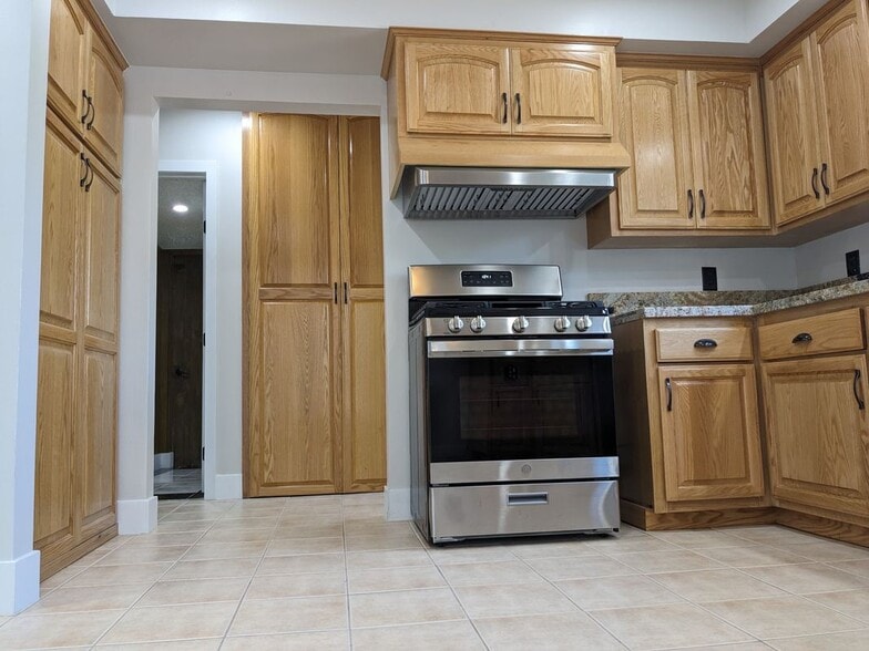 Building Photo - 151 W Hillside St