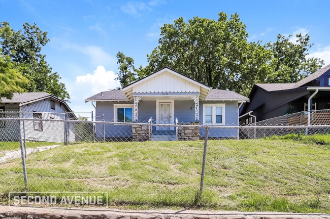Building Photo - 5033 Euclid Ave