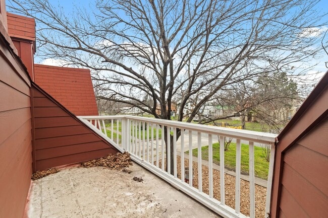 Building Photo - 1618 W Kings Hwy