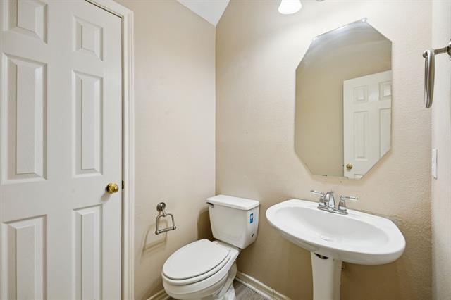 Building Photo - 1009 Spanish Oak Dr