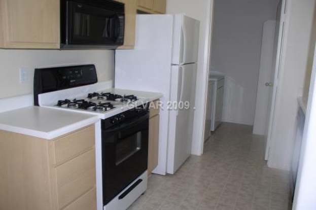 Building Photo - 950 Seven Hills Dr