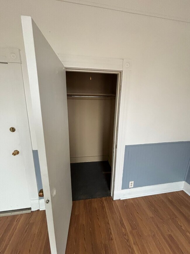 Building Photo - 1309 S 32nd Ave