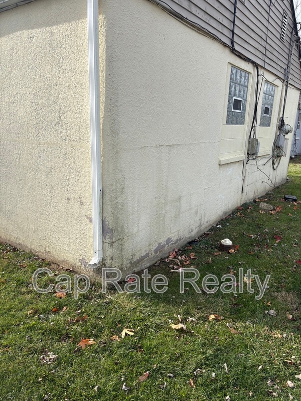 Building Photo - 1042 Loretta Ave