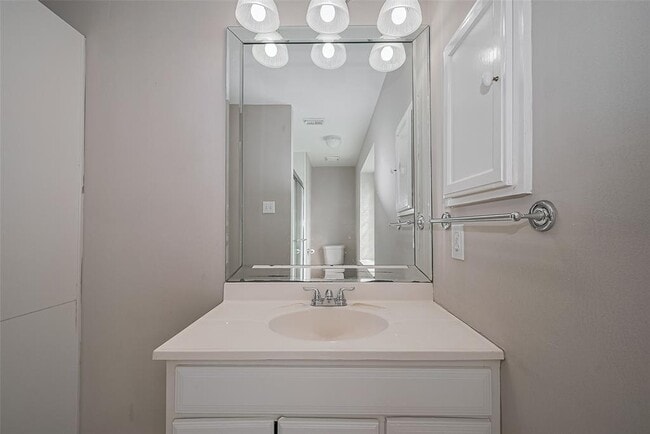 Building Photo - 6303 Palm Ct