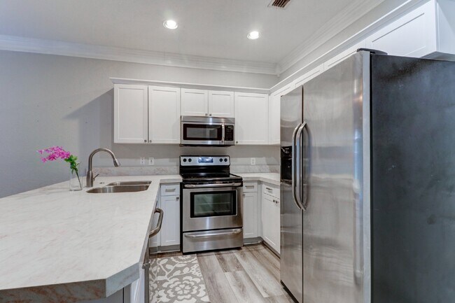 Building Photo - Gated Tampa Palms Townhome with 2-Car Garage, Screened Lanai & Community Pool