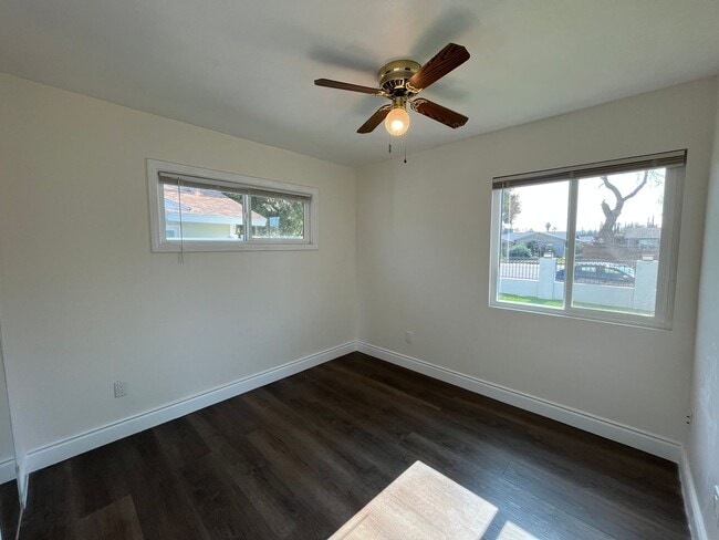 Building Photo - Upgraded West Hills 3+2, READY FOR MOVE-IN!