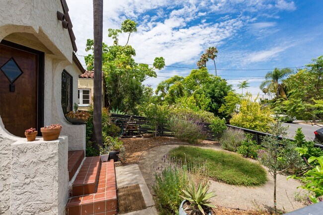 Building Photo - 4762 E Mountain View Dr