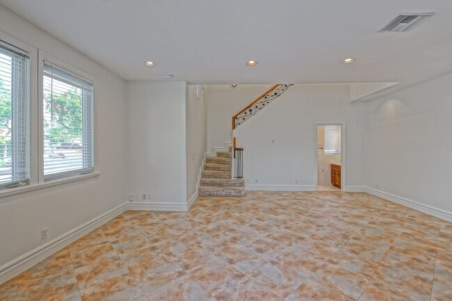 Building Photo - 15624 Sombra Ave