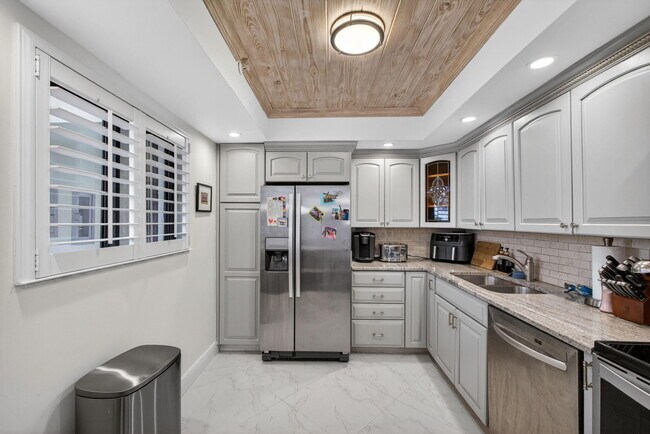 Building Photo - 400 Ocean Trail Way
