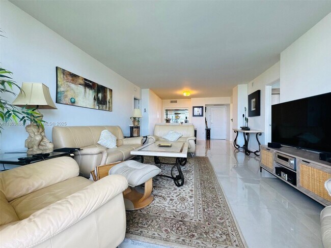 Building Photo - 3675 N Country Club Dr