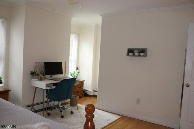 Building Photo - 607 Grove St