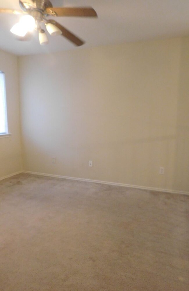 Building Photo - Available NOW!!!! Beautiful 3 bedroom, 2.5...