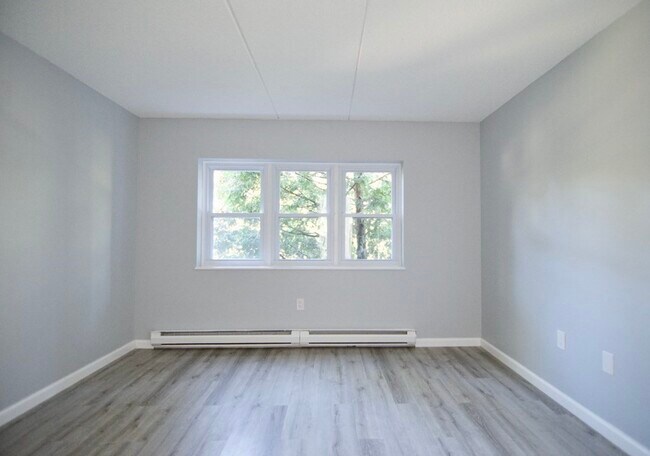 Building Photo - 22 Maple Crest Cir