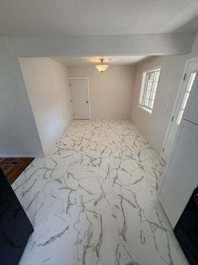 Building Photo - Beautifully Remodeled 3-Bedroom, 2-Bath Home