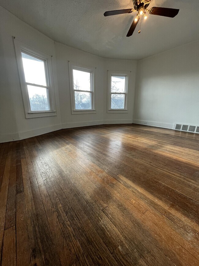 Building Photo - 1350 Alter Rd