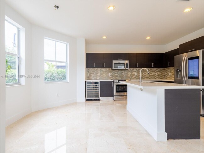 Building Photo - 7010 NW 106th Ave