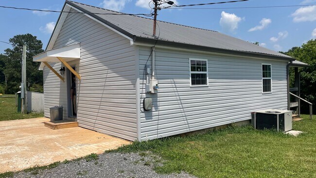 Building Photo - 323 Co Rd 166