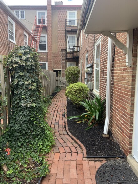 Walkway to Rear Shared Yard - 314 W Miner St