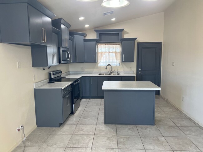 Building Photo - San Luis AZ, Three Bedroom 2 Bath Corner L...