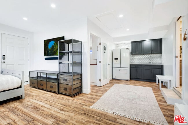 Building Photo - 6324 Geyser Ave