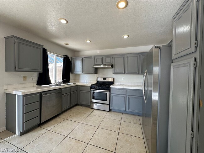 Building Photo - 8275 Cedar Leaf Dr