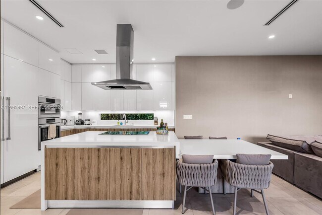 Building Photo - 285 W Mashta Dr