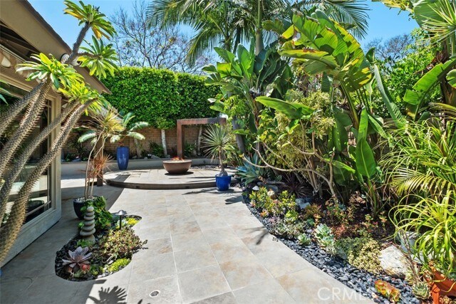 Building Photo - 16 Banyan Tree Ln