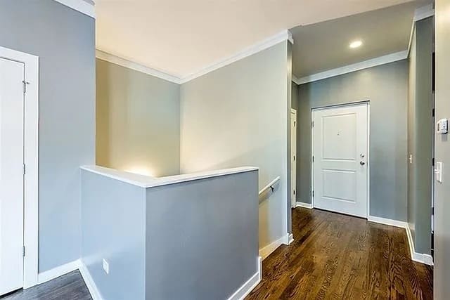 Entry - 2065 N Kedzie Ave