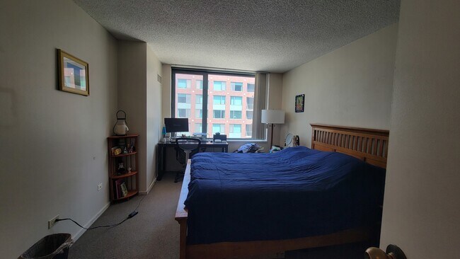 Building Photo - 440 N McClurg Ct