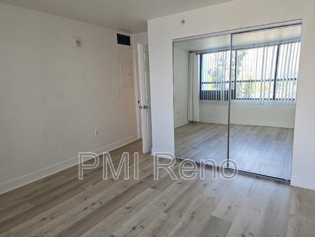 Building Photo - 450 N Arlington Ave
