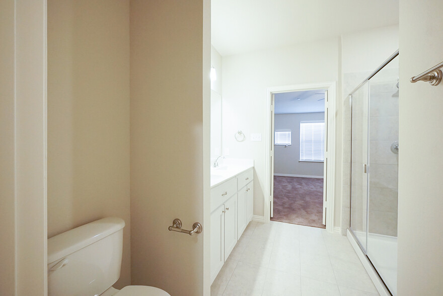 Building Photo - 3433 Solana Cir