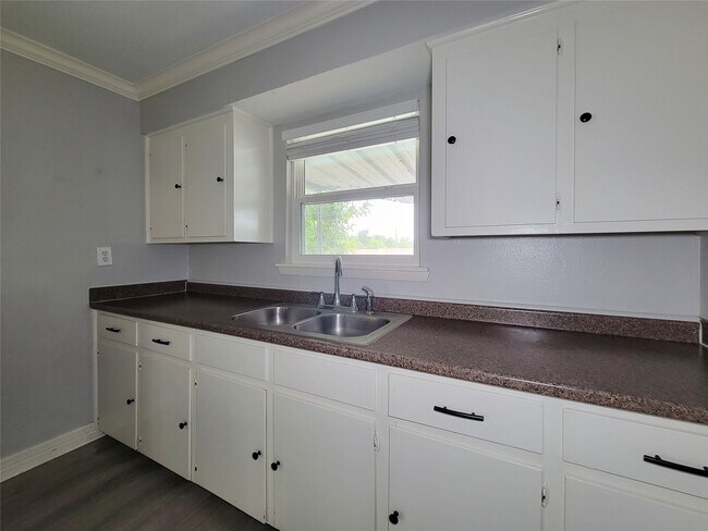 Building Photo - 2513 Kowis St