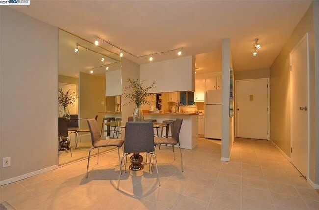 Building Photo - 325 Kitty Hawk Rd