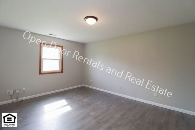 Building Photo - 1421 Fieldstone Dr