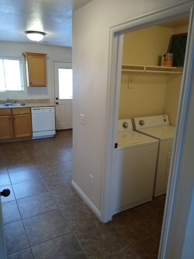 Building Photo - 77 N 4250 W