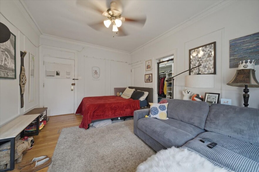 Building Photo - 3449 N Elaine Pl