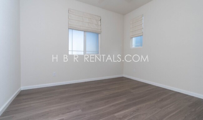 Building Photo - 312 E Liverno Ave