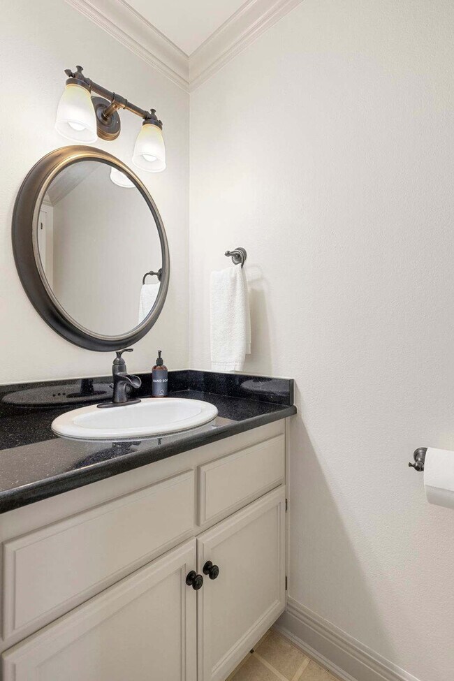 Building Photo - 515 NW D St