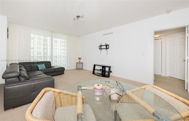 Building Photo - 1745 E Hallandale Beach Blvd
