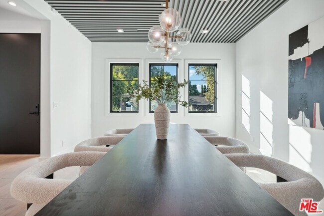 Building Photo - 5124 Calvin Ave