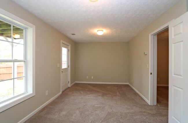Building Photo - 102 Providence Dr