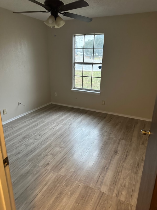 Building Photo - 409 Skyline Cir