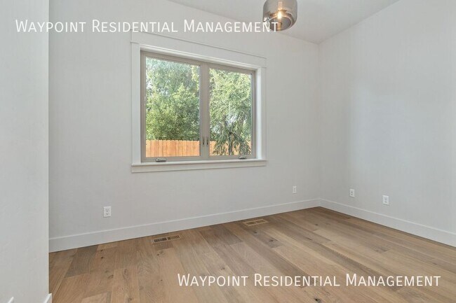 Building Photo - 2457 N Ashgrove Ln