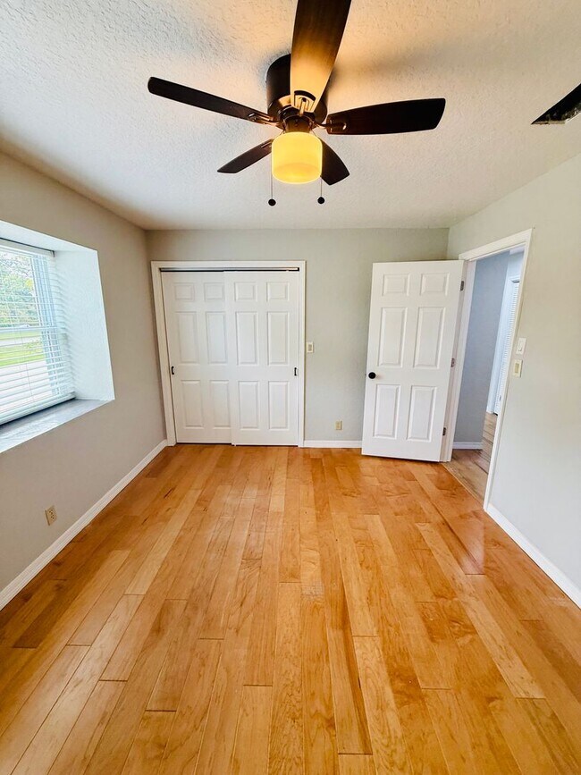 Building Photo - Boater's Dream: 4/2.5/3CG home in exclusiv...