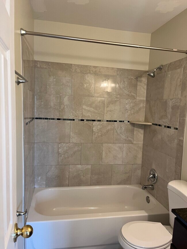 Building Photo - 2 Wimbledon Ln