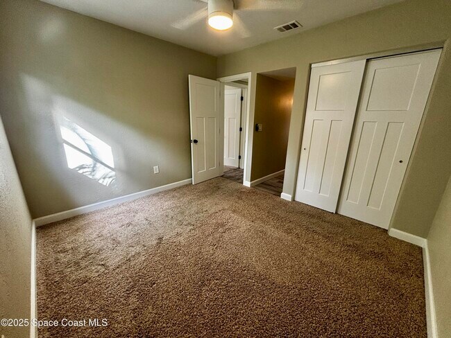 Building Photo - 1525 Island Dr