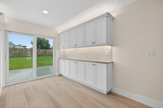 Building Photo - 8776 SE Sandy Ln
