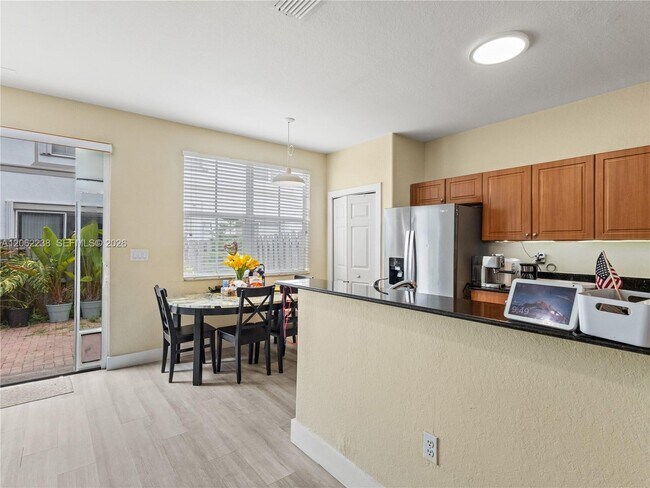 Building Photo - 8128 NW 108th Ct