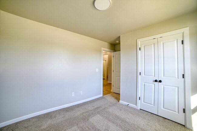 Building Photo - Brand New Home In Washington!